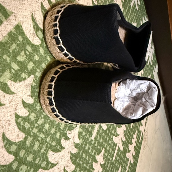 Tory Burch Black and Ivory Espadrilles - Picture 11 of 14